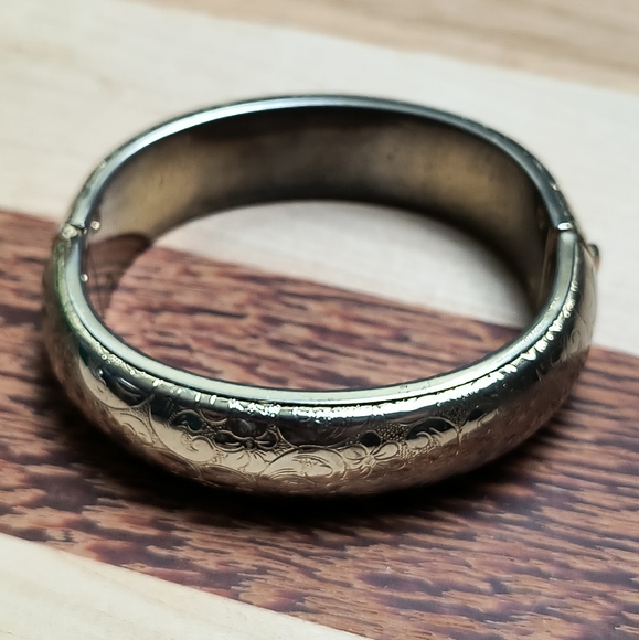 Inged Tab Insert Bracelet Engraved Desigh Floral Light Gold Tone Metal - Picture 3 of 12